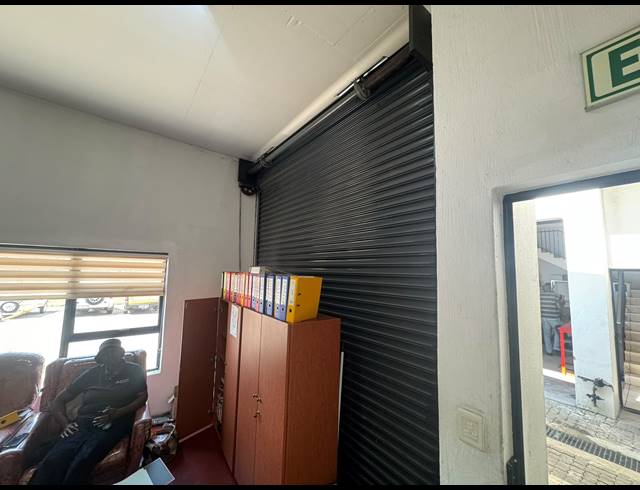 60M² WAREHOUSE TO LET IN SPARTAN